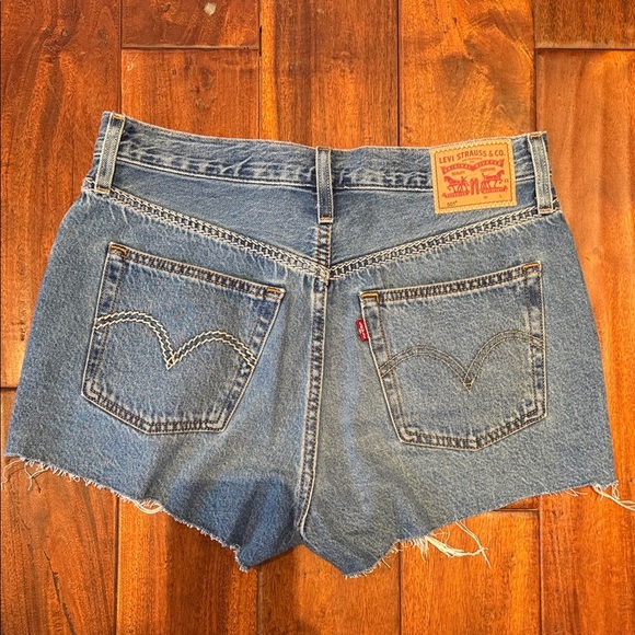 NWT Levi's Distressed Blue Jean Shorts - Picture 3 of 8